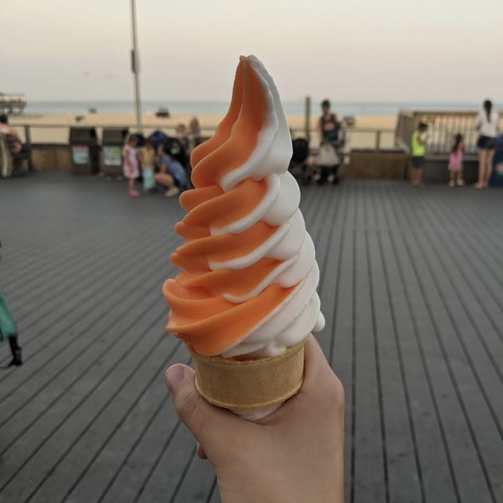 photo of Kohr's Frozen Custard Almond Milk Swirl shared by @mosquito on  07 Apr 2022 - review