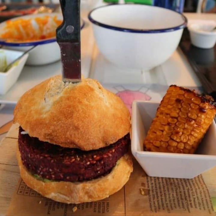 photo of Zielo Snack & Bar Hamburguesa de remolacha y quinoa shared by @ngn28 on  09 Dec 2021 - review