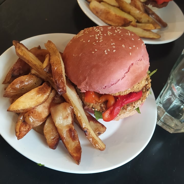 photo of Oso Blanco café de especialidad Hamburguesa shared by @luanabran on  10 Nov 2021 - review