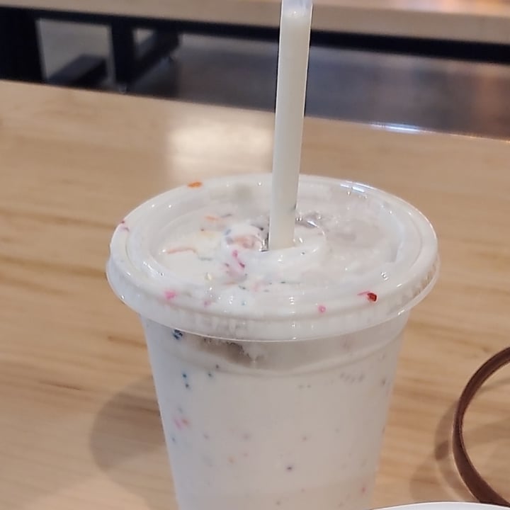 photo of The Little Kitchen Cake batter milkshake shared by @emilyginem on  16 Aug 2021 - review