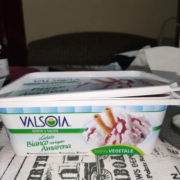 photo of Valsoia gelato bianco amarena shared by @goe on  09 Mar 2021 - review