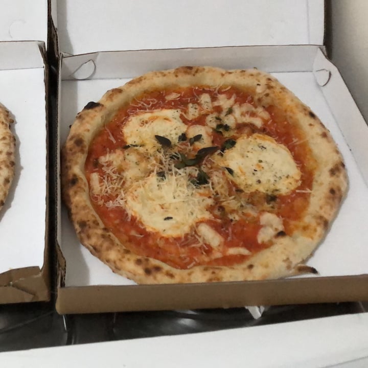photo of Pizza Youth Vegan Caprese Bianca shared by @paulaliro on  01 Jun 2022 - review