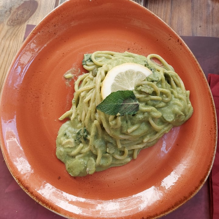 photo of Rifugio Romano tonnarelli con crema di fave, menta e limone shared by @dargina90 on  13 May 2022 - review