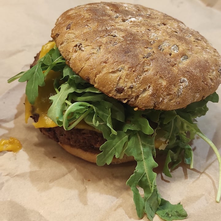 review photo of Super Vegan Ekkoset burger shared by @rosemarinum on 20 Sep 2022 - review