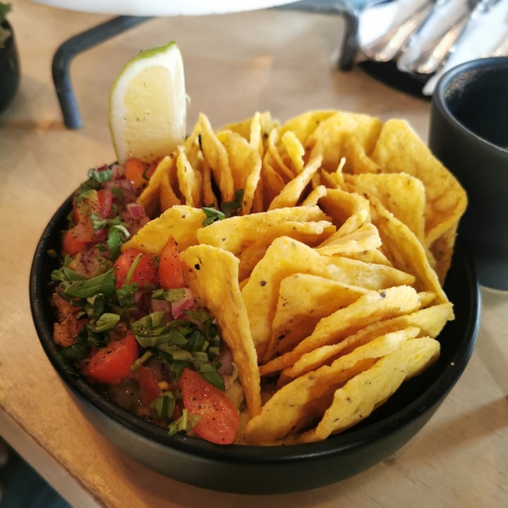 photo of Clay Cafe In The City Guacamole Nachos shared by @sonebrieljubi on  22 Apr 2022 - review