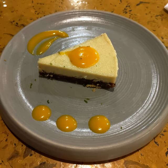 菜肴“Kaffir Lime Pie + Mango”的照片