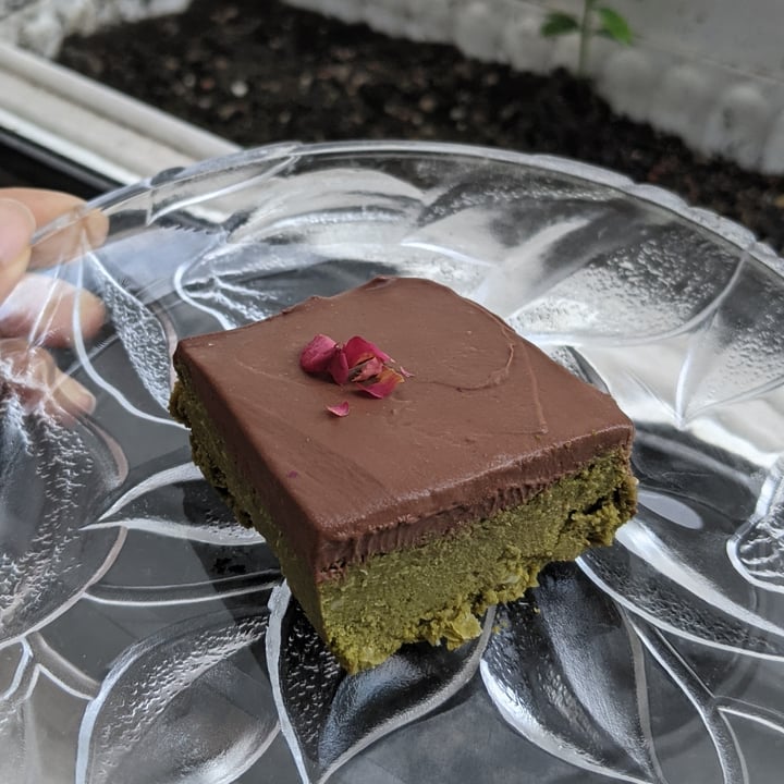 photo of The Clean Addicts Matcha Dark Chocolate Sea Salt Wholefoods Cake shared by @bornvegetarian on  13 Oct 2022 - review