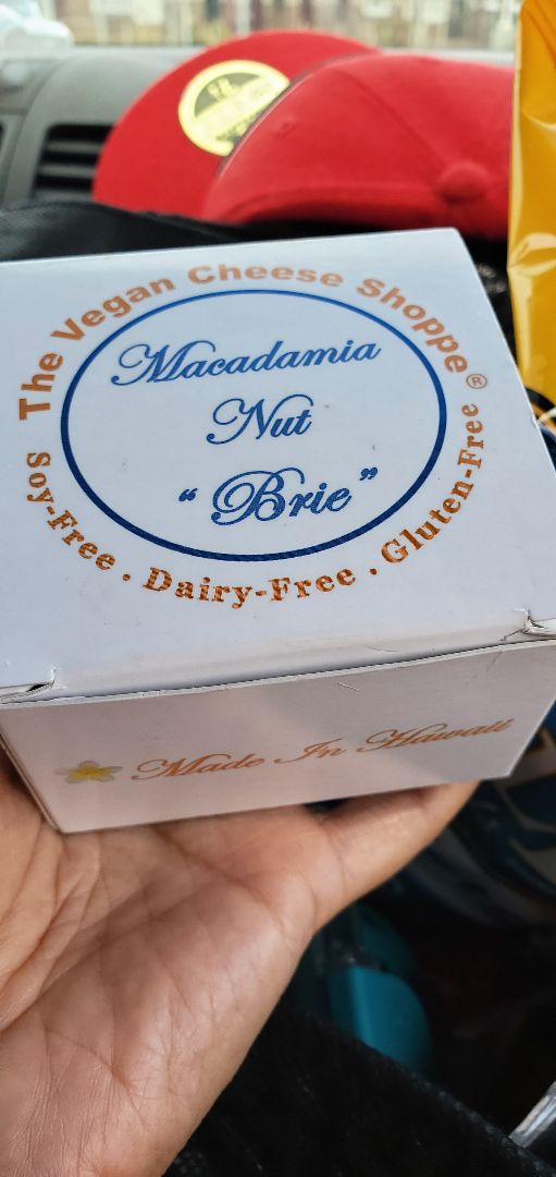 photo of The Vegan Cheese Shoppe Macadamia Nut Brie shared by @lysa24r on  15 Jan 2020 - review