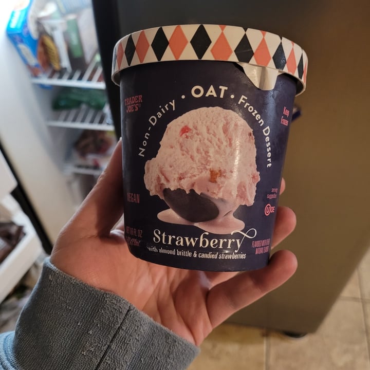 review photo of Trader Joe's Strawberry with Almond Brittle & Candied Strawberries shared by @sarahsuzy on 31 May 2022 - review