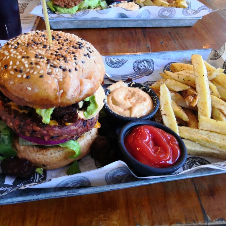review photo of Revolucion Verde Delagarza burger shared by @marianaglz on 20 Oct 2021 - review