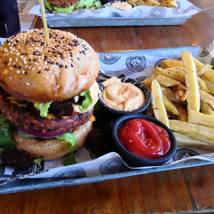 photo of Revolucion Verde Delagarza burger shared by @marianaglz on  20 Oct 2021 - review