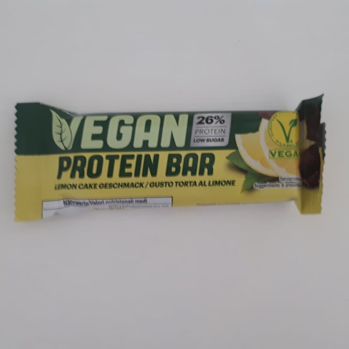 photo of IronMaxx Vegan Protein Bar Lemon Cake Flavor shared by @cinciuttina on  18 May 2022 - review