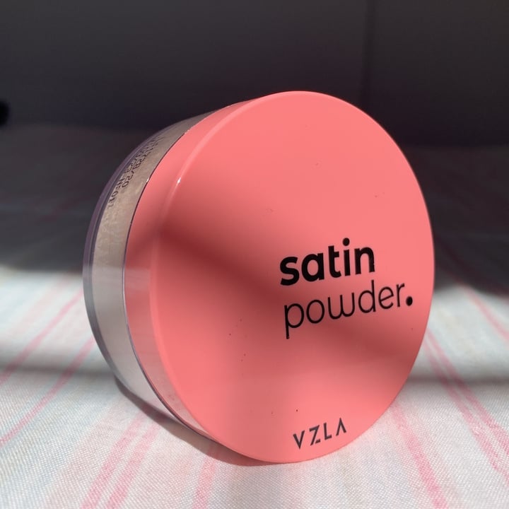 review photo of Vizzela Cosméticos Satin Powder shared by @lauugob on 29 Jul 2021 - review