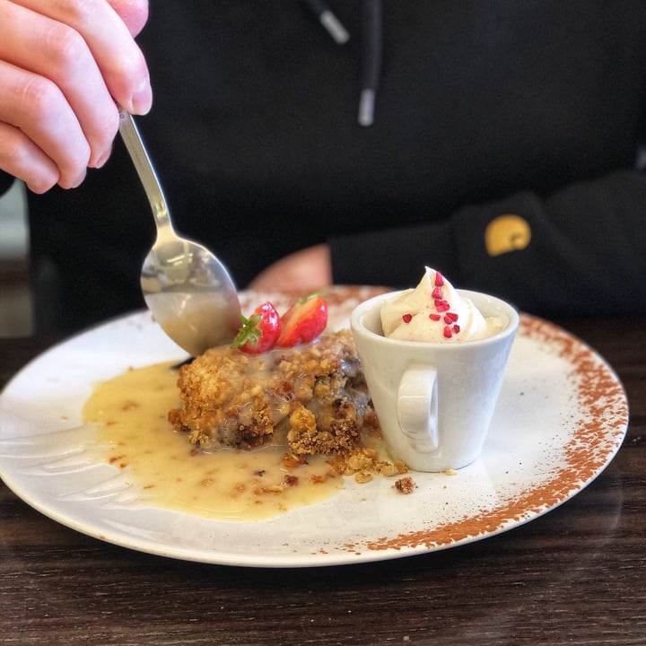 photo of 222 Veggie Vegan Apple Crumble & Coconut Whipped Cream shared by @thelondonvegan on  11 Oct 2020 - review