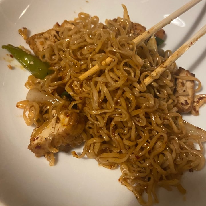 photo of Simply Asia - Benmore Gardens Roasted Chilli Paste and Cashew Nut Noodles with Tofu shared by @plantbasedstorm on  24 Oct 2021 - review