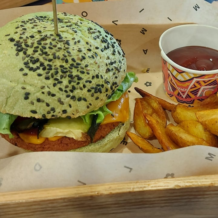 photo of Flower Burger Jungle Burger shared by @anninaerre on  21 Sep 2022 - review