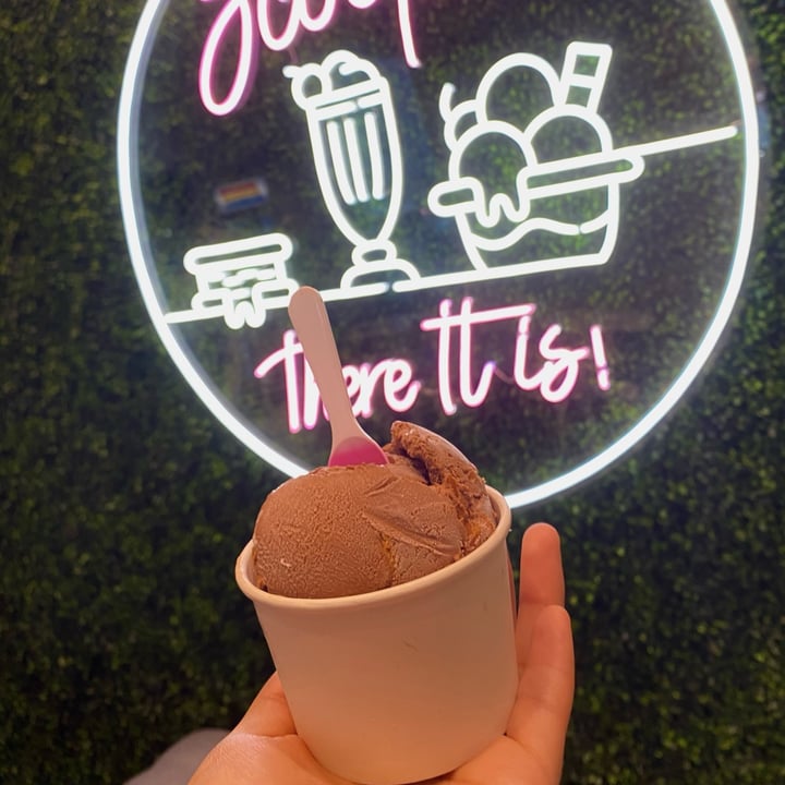photo of Scoops Dessert Bar Peanut butter Chocolate Ice Cream shared by @thissofii on  03 Oct 2021 - review