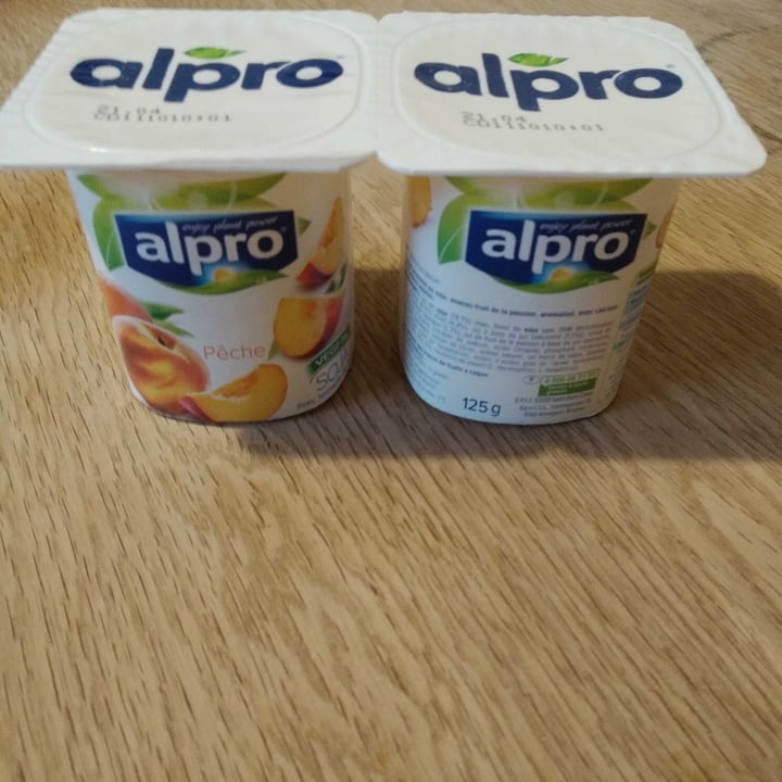 photo of Alpro Pèche Yaourt shared by @silviagelmini on  01 Apr 2020 - review