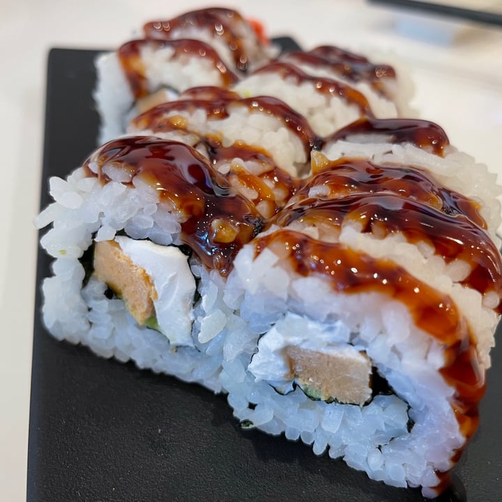 photo of VeGreen Vegetarian Fusion Restaurant Philadelphia Roll shared by @tofutrey on  16 May 2021 - review