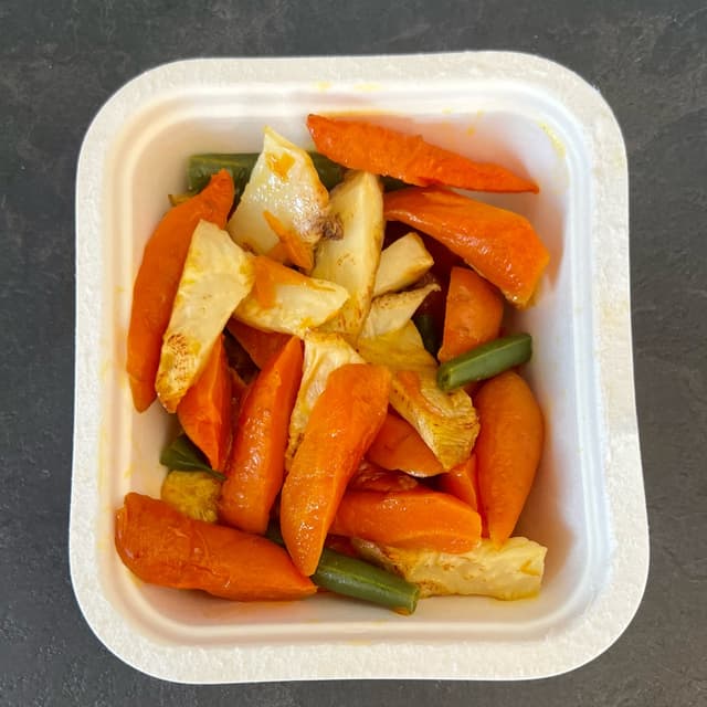 Foto do prato “Stufato di carote con sedano rapa e fagiolini”