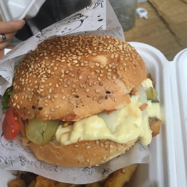 photo of Yoyo Foodworld Hawaii Burger shared by @vgntraveler on  23 Sep 2020 - review