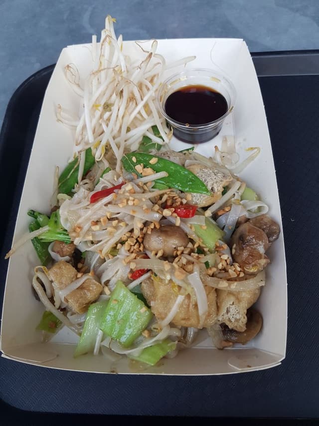 Foto do prato “Tofu and mushroom Bún”