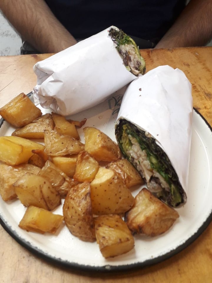 photo of Estilo Veggie Burrito shared by @longnajamonster on  29 Dec 2019 - review