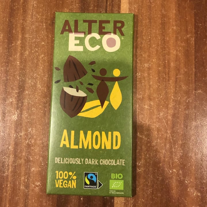 review photo of Alter Eco almond dark chocolate shared by @alessiainaloop on 26 Mar 2022 - review