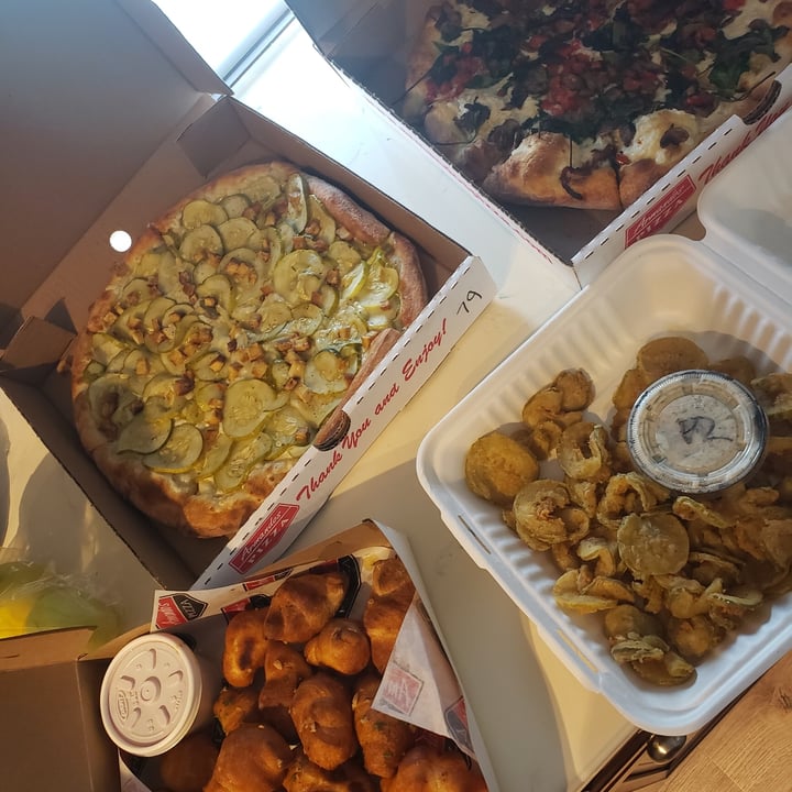 photo of Armando's Pizza Amherstburg - Dine In & Delivery garlic knots shared by @aprilphillips6 on  17 Sep 2022 - review