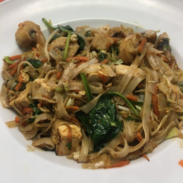review photo of Wok to Walk custom rice noodles shared by @mcaetano on 10 Oct 2021 - review