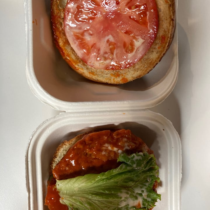 photo of Meta Burger Buffalo chicken sandwich shared by @veganosaventureros on  29 Aug 2021 - review