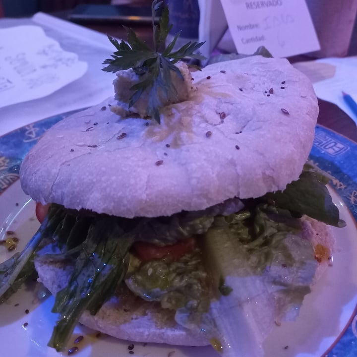 photo of La Papallona Tetería Cultural sandwich falafel shared by @iaragonzalezz on  24 Apr 2022 - review