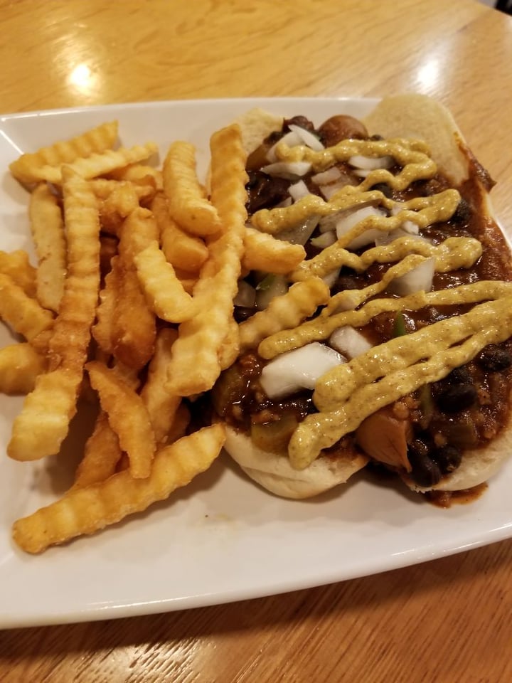 photo of J. Selby's Chilli dog shared by @donoharm on  10 Nov 2018 - review