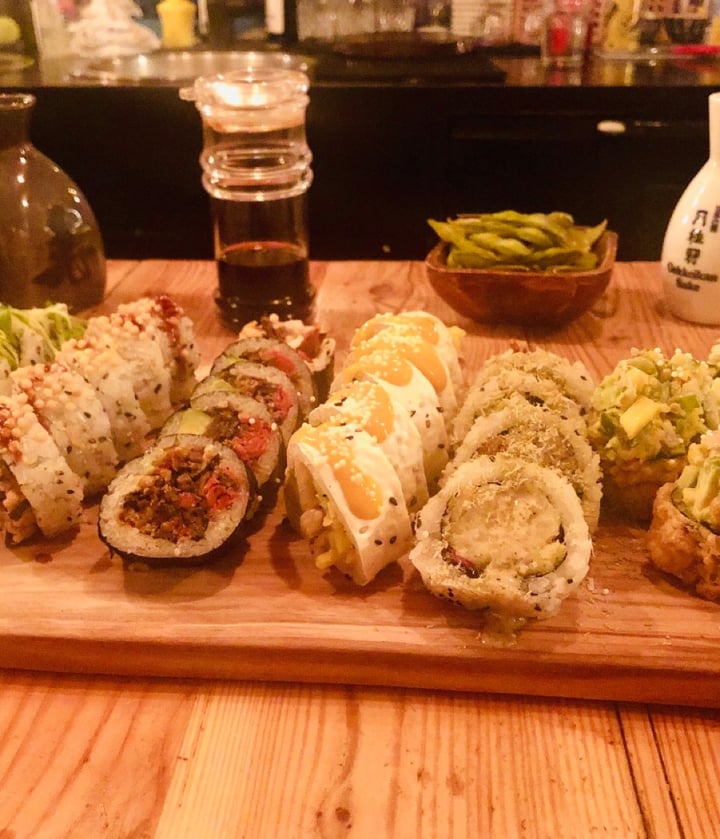 photo of Sushi Momo Végétalien Sushi shared by @emmtl on  01 Apr 2019 - review