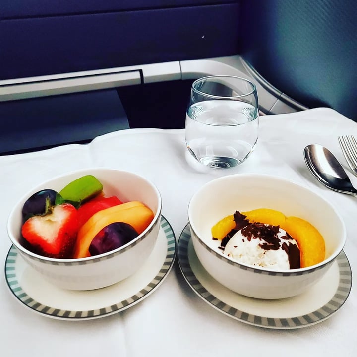 review photo of Singapore Airlines Limited Business Class Vegeterian Vegan Dinner shared by @roxannegoh on 30 Oct 2022 - review