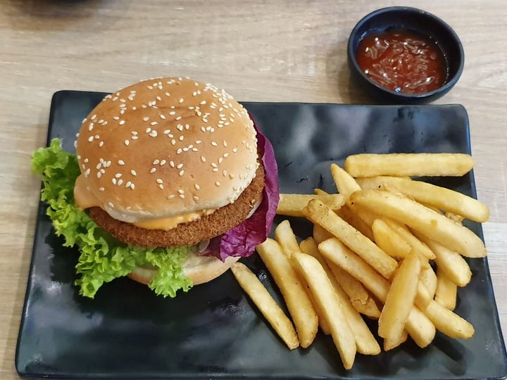 photo of GreenDot Westgate Andalusian Tomato Sauce Soy Burger shared by @shengasaurus on  12 Nov 2019 - review