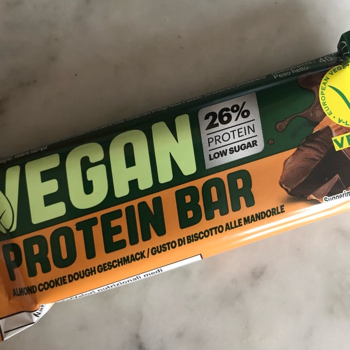 photo of IronMaxx barretta proteica vegan gusto biscotto alle mandorle shared by @lucyvegan83 on  27 Jun 2022 - review