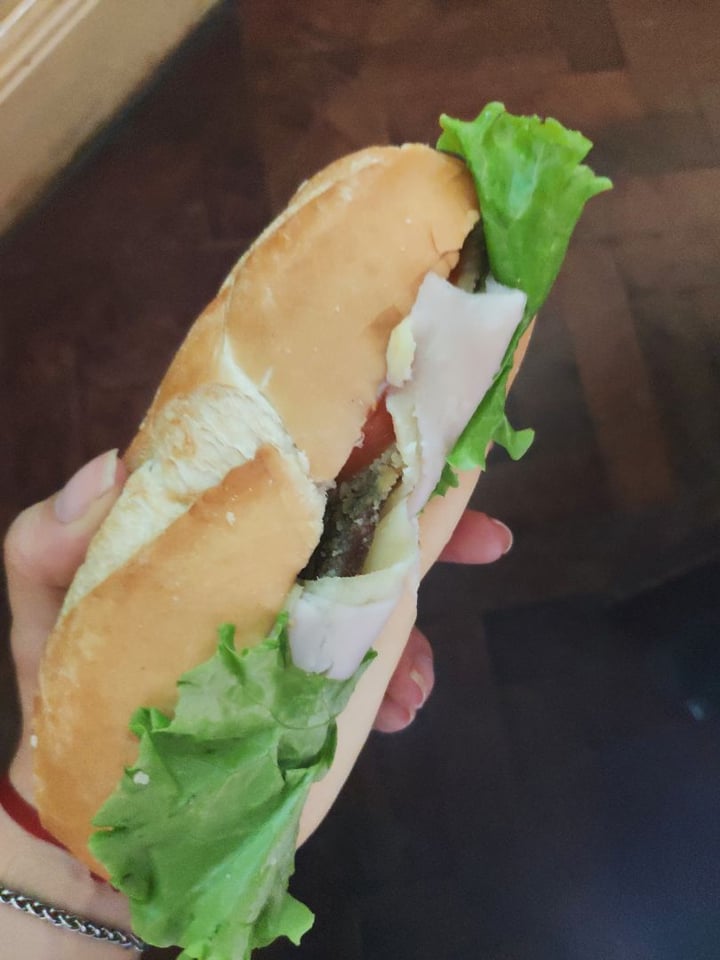 photo of Futuro Veggie - Coffee & Deli Sándwich de Milanesa shared by @agosq1 on  07 Feb 2020 - review