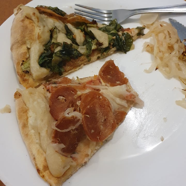 review photo of Pop Vegan Food Pizza De Escarola Com Bacon e De Calabresa shared by @soninha on 14 May 2022 - review