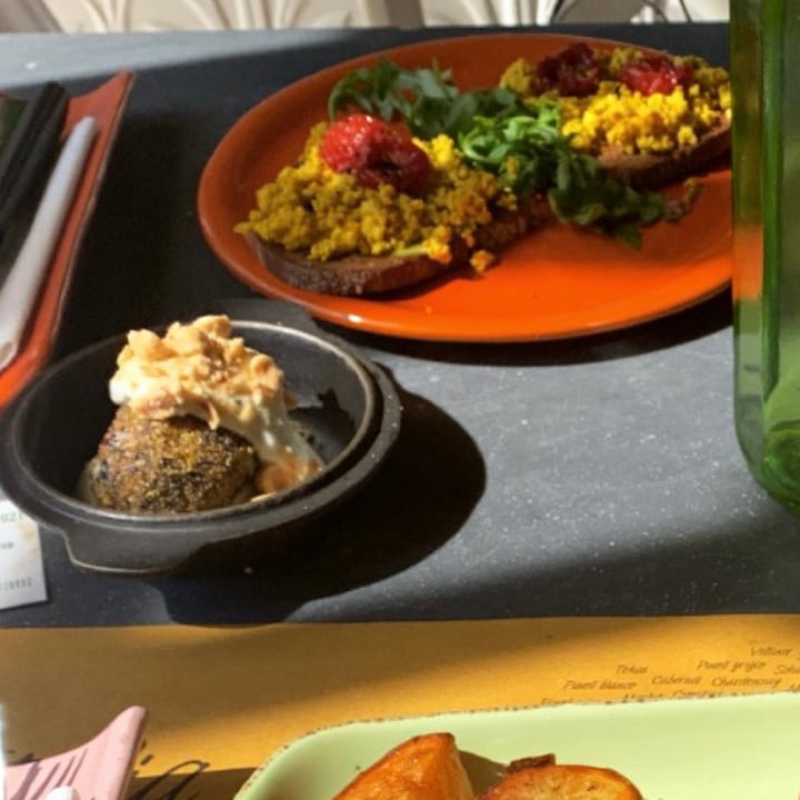 review photo of Buddy Italian Restaurant Cafè Bruschetta con tofu strapazzato shared by @veromenna on 13 Oct 2022 - review