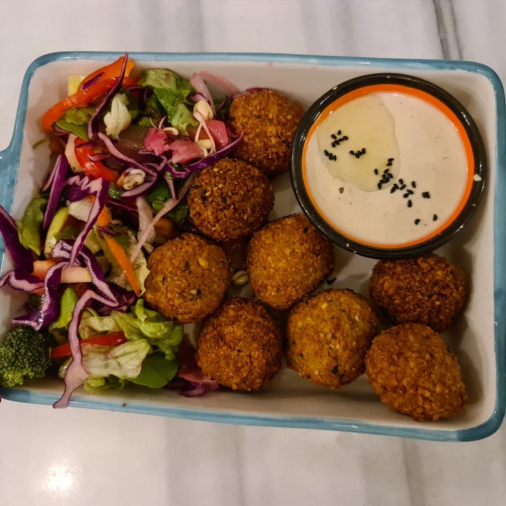 photo of kafeNAsanat Vegan Café Falafel plate shared by @tfossa on  05 Feb 2022 - review