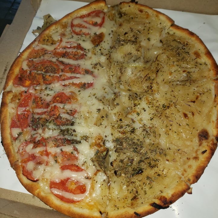 photo of Pizza Vegana Castelar Pizza miti-miti shared by @veronica1312 on  27 Jun 2020 - review