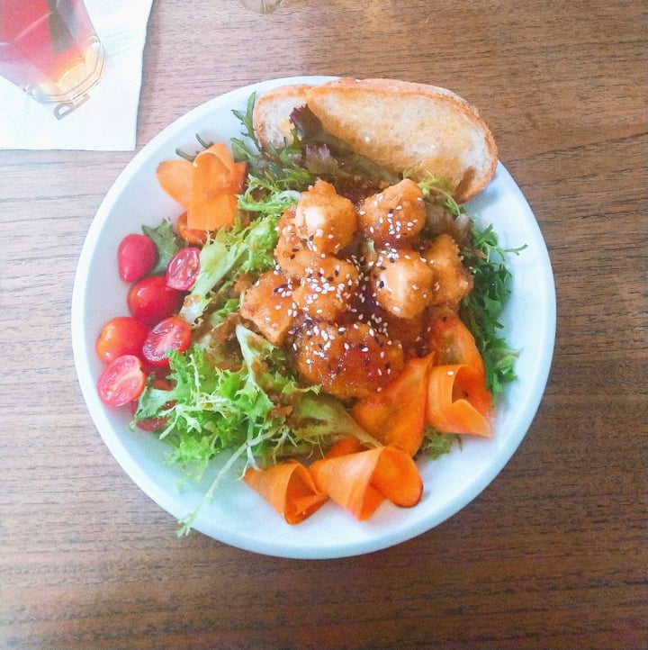 photo of Beau cikajang Vegan teriyaki tofu salad shared by @tinnesiaxaviera on  15 Jun 2019 - review