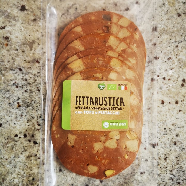 photo of Regina Verde Fettarustica con tofu e pistacchi shared by @vanessalibralato on  27 Aug 2022 - review