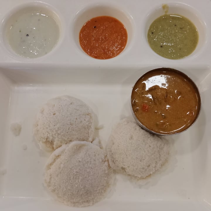 review photo of Sangeetha Bhavan Pure Veg Restaurant idly with kurma shared by @subashnagev on 02 Nov 2022 - review
