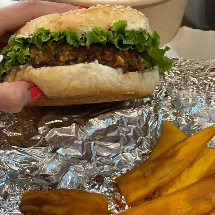review photo of La Colmena Hamburguesa De Lenteja shared by @sofreylom on 08 Aug 2021 - review