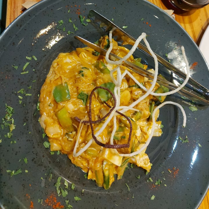 photo of Avocado Zen tempeh noodles shared by @lizadewet on  30 Sep 2021 - review