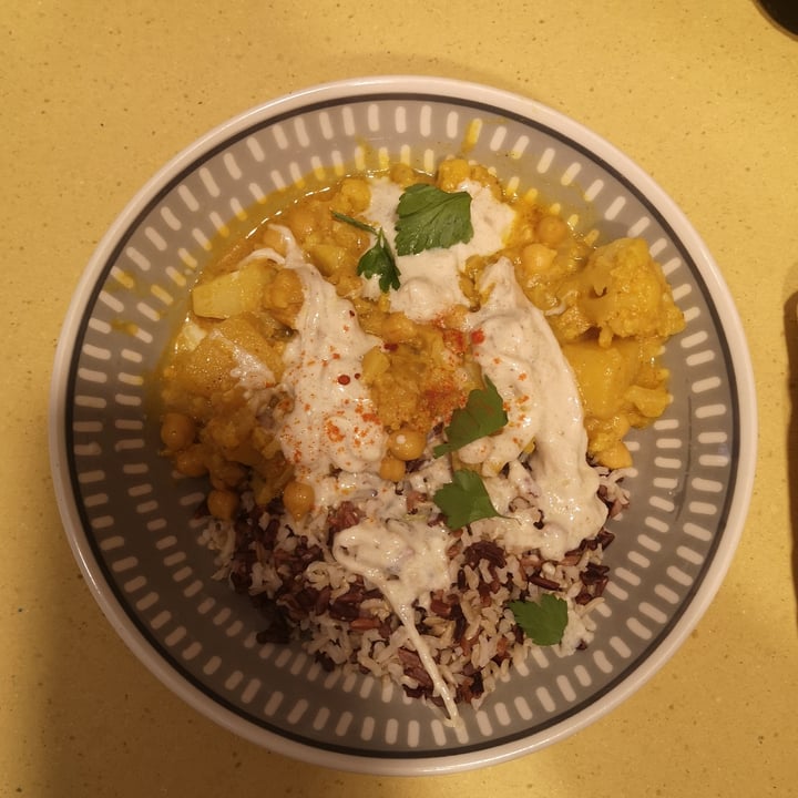 photo of Malerba Curry di Cavolfiore, Ceci e Patate con risi integrali e Salsa Raita shared by @riako on  09 Nov 2022 - review