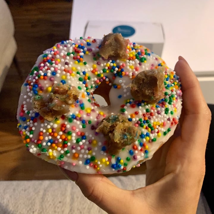 photo of bloomer's on Queen Birthday Cake Donut shared by @thealexrae on  11 Sep 2020 - review