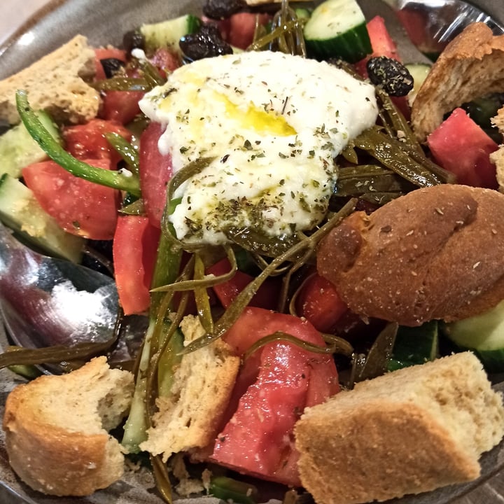 photo of Athens Vegan Burgers Greek salad shared by @annamiou on  27 Aug 2022 - review